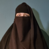 Mit Niqab hinterm Steuer?