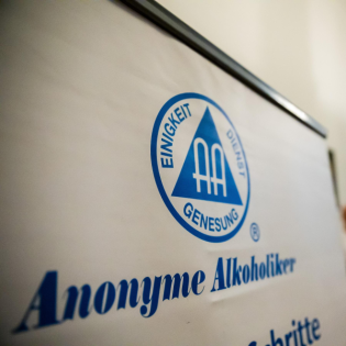 Ohne Alkohol: Gespräch mit Jürgen Hoß, Vorsitzender der Anonymen Alkoholiker