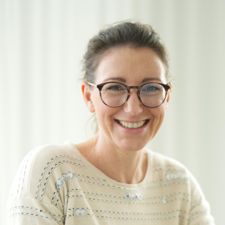 Prof. Jasmin Riedl zu politischer Polarisierung und Social Media im Wahlkampf