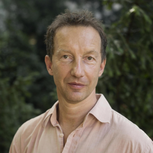 Pazifismus in Zeiten der Aufrüstung – Über Mut, Moral und die Macht des Verzichts