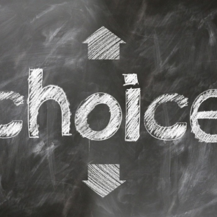 Glaube, Demokratie und Polarisierung - Glauben Christ:innen an Demokratie?