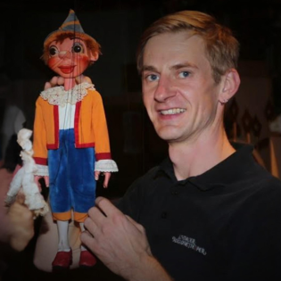 Bernhard Leismüller von der Marionettenoper Lindau