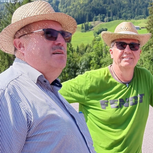 Traktorfans Manfred Wendl und Bernhard Weindl