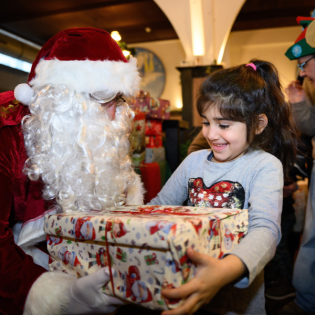 "Schenken ist sozialer Kleber": Unsere Gefühle an Weihnachten