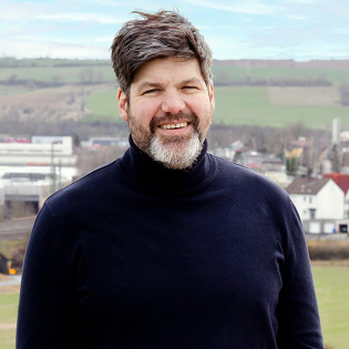 "Woher sollen wir debattieren lernen, wenn wir keine guten Vorbilder bekommen." | Clemens Tangerding, Historiker