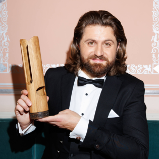 "Teil eines entstehenden Klangs zu sein ist etwas unfassbar Körperliches." - Der Bariton Konstantin Krimmel