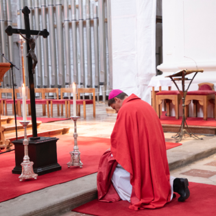 Das gequälte Gesicht - mit dem Gott Dich liebend anschaut.