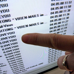 4. Mai 2000: Computerwurm "Loveletter" verbreitet sich