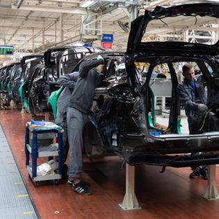 Gewinne weg, Jobs in Gefahr - Wohin steuert die deutsche Autoindustrie?