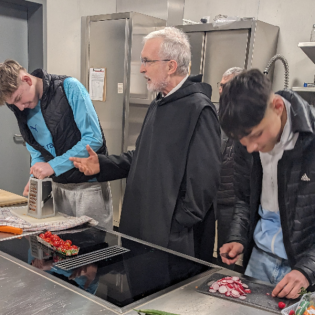 Josefstag: Bischof Hanke besucht den Pius-Treff in Ingolstadt