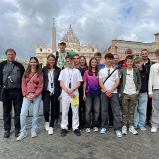 Pilgergruppen in Rom nehmen Abschied von Papst Franziskus
