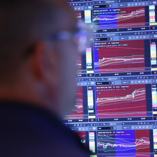 Dollar unter Druck - Gefährdet Trump die eigene Währung?