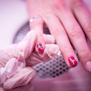 Zwangsarbeit - Ausbeutung im Nagelstudio