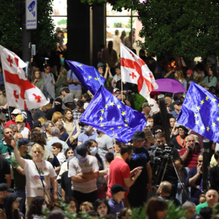Träumende Georgier gegen den „Georgischen Traum“ - Zwischen Russland und der EU