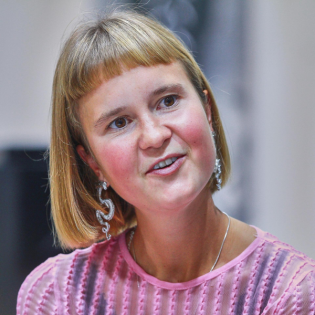 Literaturkritik   Heftige Diskussionen Um Bestsellerautorin Caroline Wahl - t7dhqvd