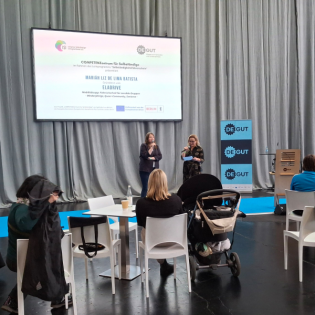 Migrantische Gründerinnen auf der Messe Degut