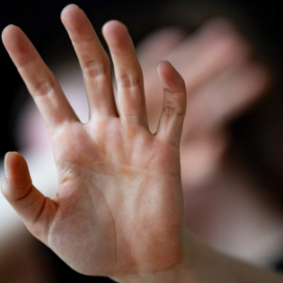 Frauenhausleiterin: Täter müssen in die Verantwortung genommen werden