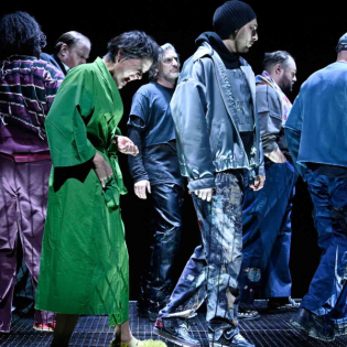 Premierenkritik: "Let Them Eat Chaos" am Deutschen Theater