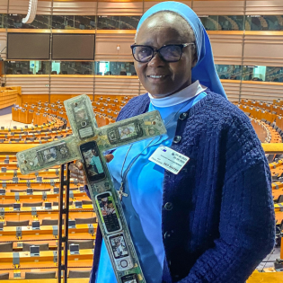 Gott und die Welt mit Sister Mercy Benson