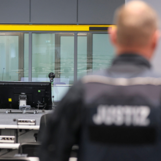 Prozessstart nach Attentat auf Magdeburger Weihnachtsmarkt