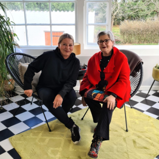 Schwarz hören: Petra Schwarz im Gespräch mit Elisabeth Herrmann über Leben und Tod