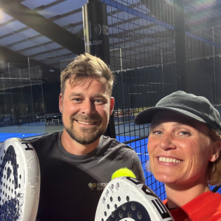 Padel-Fieber in Osna - Trendsport trifft Community