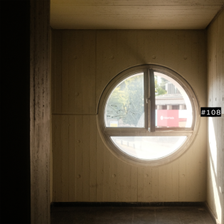 #108 -Schnelle Autos, waghalsige Flüge & abgefahrene Messen