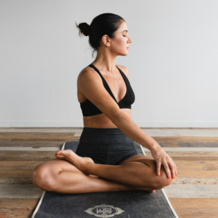 2x5 Minuten: Mini-Workout im Stehen und Sitzen für Pflegekräfte