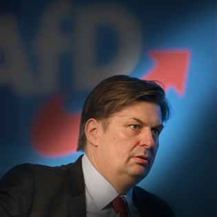 Die Woche vom 20.04. bis 26.04.2024 - Spionage-Affäre um die Partei AfD, USA helfen Ukraine mit 61 Milliarden Dollar, Abschiebungen nach Ruanda