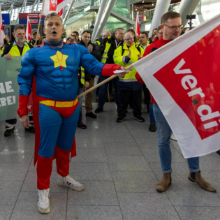 Die Woche vom 27.01. bis 02.02.2024 - Viele Streiks in Deutschland, Gedenken an Holocaust, Schwere Vorwürfe gegen Hilfs-Organisation