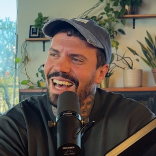 120 - “Das Gefühl, nicht gut genug zu sein, ist immer da.” mit Mariano Vivenzio (EMMVEE)