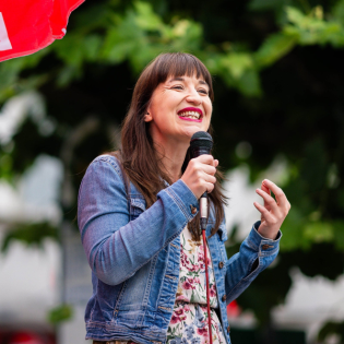 Linker Social-Media-Star Reichinnek in der Gartensparte