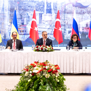 Putin instates new ‘bloodthirsty’ general & first direct Ukraine-Russia peace talks in 3 years