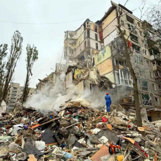 'Disgusting' attack on Kyiv deadliest of 2025 & Russia’s nuclear submarine base 'damaged by tsunami’