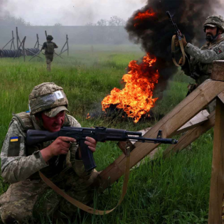 Ukraine 'liberates' 160 square kilometers in counteroffensive in Donetsk & night-time raid destroys Russian multi-purpose vehicle