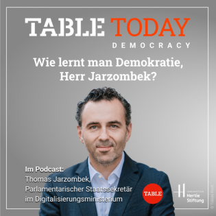 Wie lernt man Demokratie, Herr Jarzombek ?