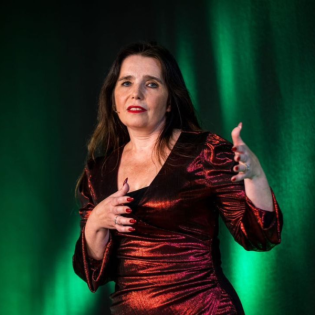 Dr. Anna Hoerath Expertin in Mythos Psychologie über die Botschaft der Antike I Heroes Podcast # 44