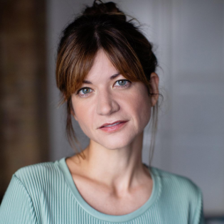 Julia Rosa Peer – die vielseitige Brückenbauerin