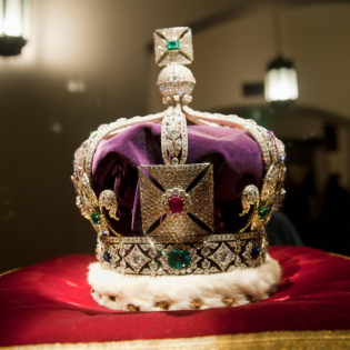 Professor van Dusen und der dritte Mann - Krimi-Hörspiel: Raub der britischen Kronjuwelen | Folge 58