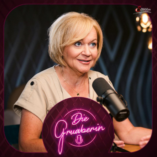 Mit Monika Gruber und der Lehrerin Susanne Wiesinger