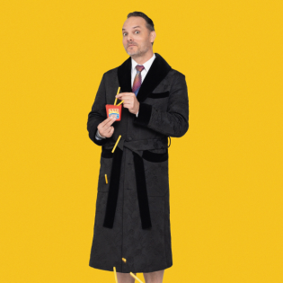 Dominic Deville. Satiriker, Autor, Pädagoge, Punkrocker.