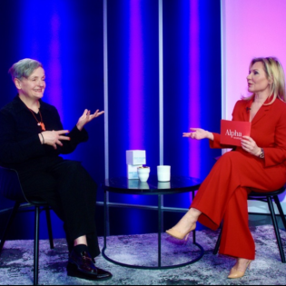 10. Uli Aigner und das ONE MILLION Art Projekt: Wie eine Künstlerin Töpferei und KI vereint