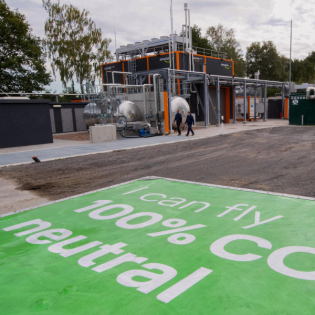 Grüner fliegen mit E-Kerosin: einmal nach Spanien und zurück