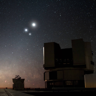 Super-Spektrograph aus Potsdam geht in der Atacama-Wüste in Betrieb