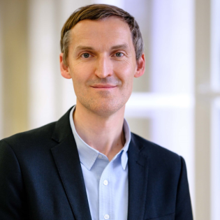 Wie modern muss eine NS-Gedenkstätte sein? – Henning Borggräfe