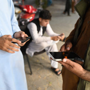 Medienkonferenz als Stadtfest und Berichten in Afghanistan