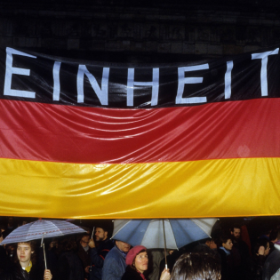 35 Jahre Einheit: "Junge Menschen sehen sich gesamtdeutscher"