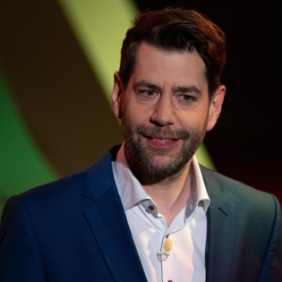 Wer braucht heute noch Zuspitzung? Der Kabarettist Claus von Wagner und sein Projekt Equlibrium