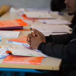 Bayern 2 debattiert: Internationale Wochen gegen Rassismus - Warum Diskriminierung von Geflüchteten die Demokratie bedroht
