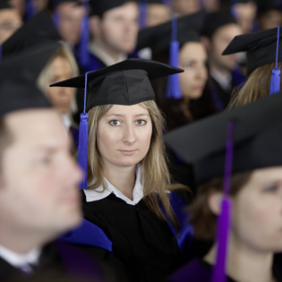 Krise plus KI-Konkurrenz: Harte Zeiten für den Berufseinstieg